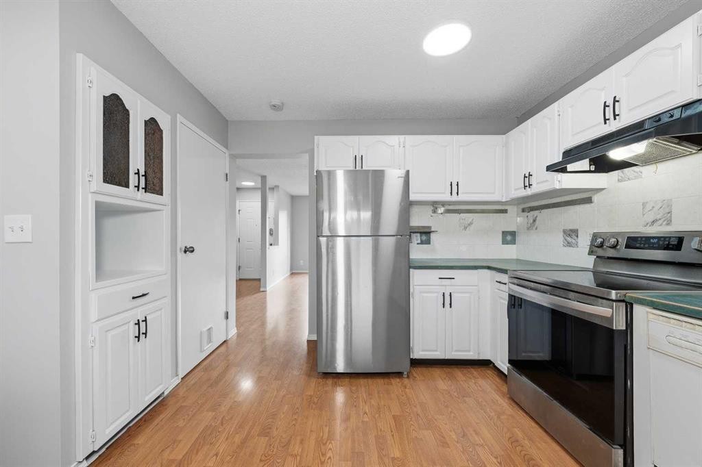 154 Midbend Place Se, Calgary, AB - Indoor Photo Showing Kitchen