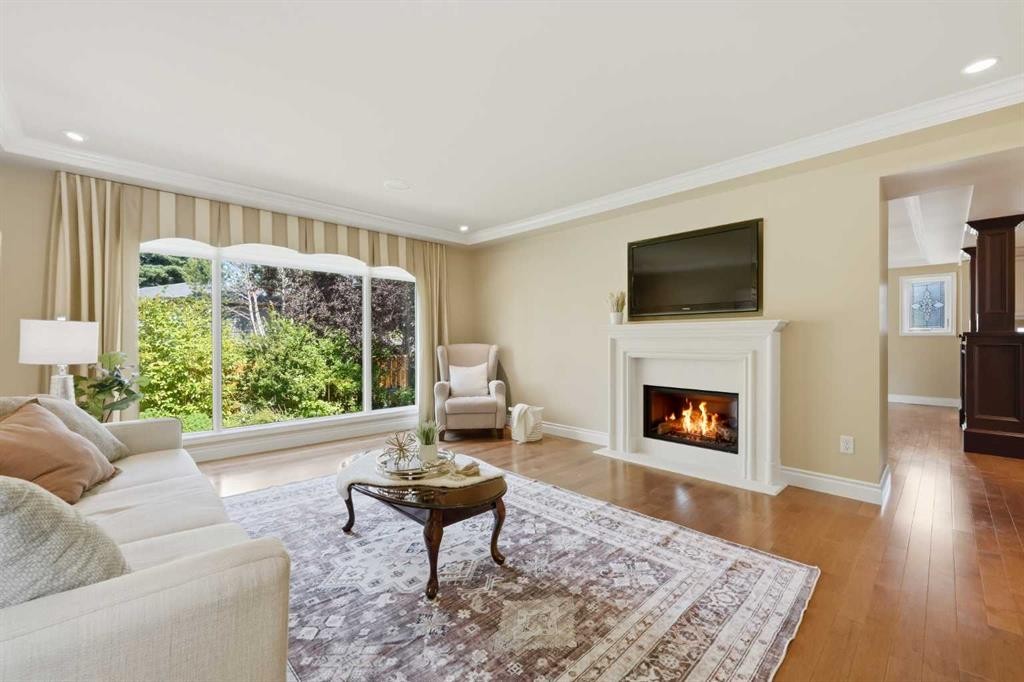 604 Willoughby Crescent Se, Calgary, AB - Indoor Photo Showing Living Room With Fireplace