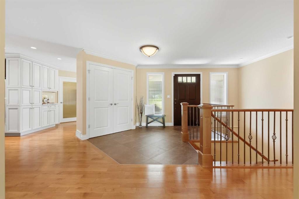 604 Willoughby Crescent Se, Calgary, AB - Indoor Photo Showing Other Room