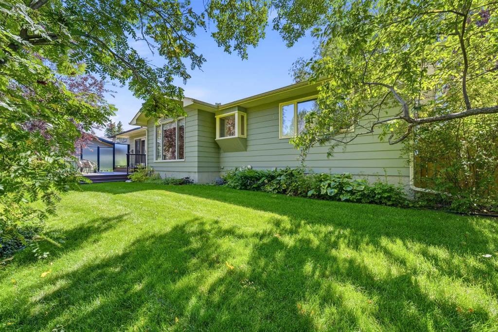 604 Willoughby Crescent Se, Calgary, AB - Outdoor