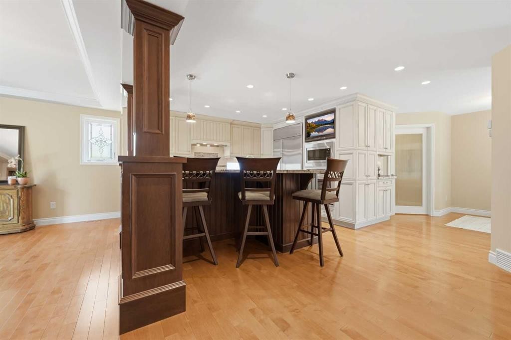 604 Willoughby Crescent Se, Calgary, AB - Indoor Photo Showing Dining Room