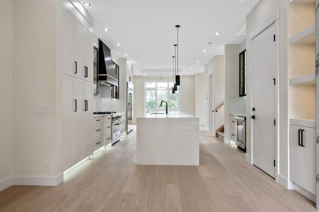 2431 23 Street Nw, Calgary, AB - Indoor