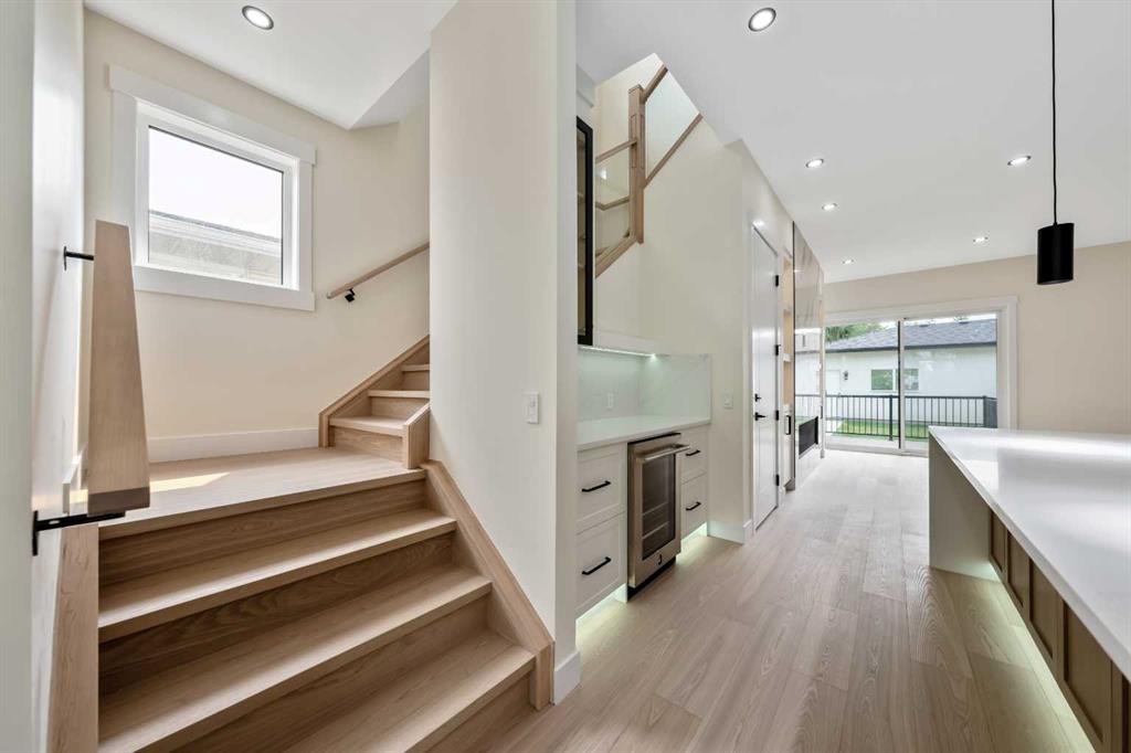 2431 23 Street Nw, Calgary, AB - Indoor Photo Showing Other Room
