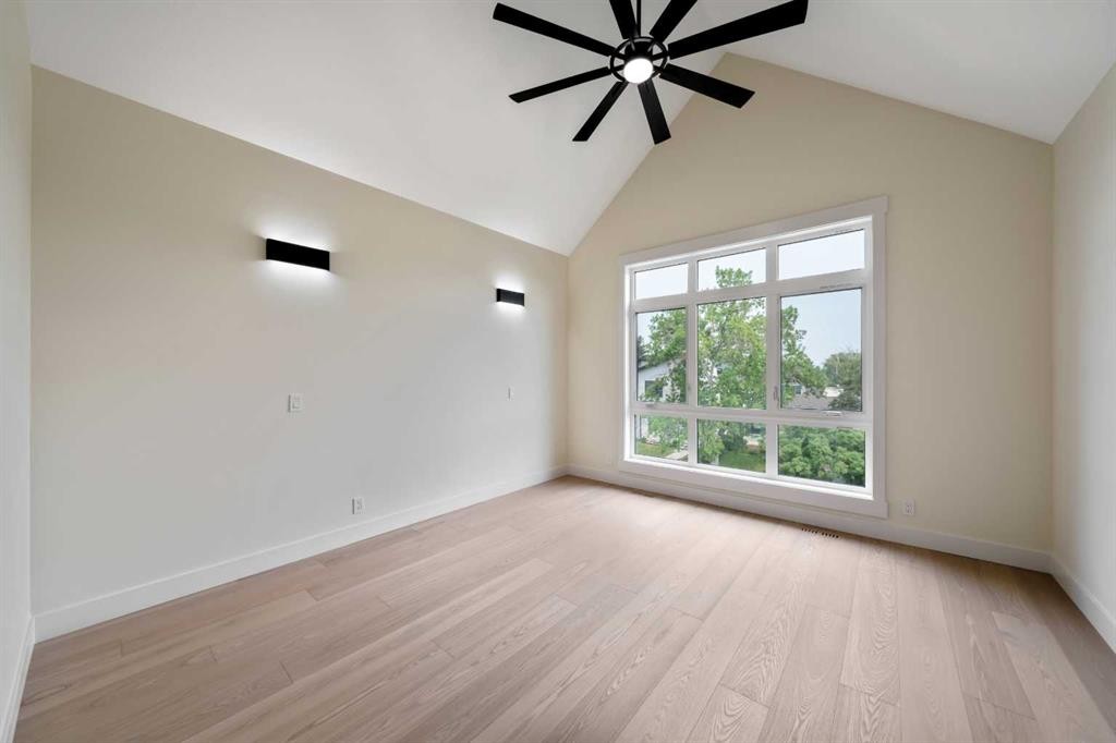 2431 23 Street Nw, Calgary, AB - Indoor Photo Showing Other Room