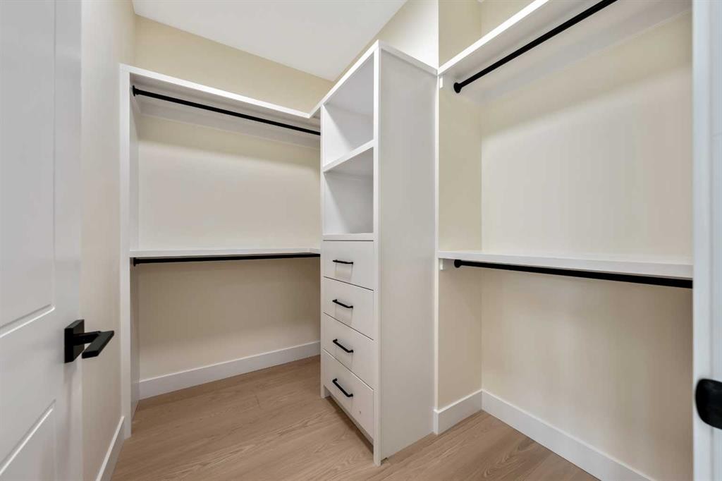 2431 23 Street Nw, Calgary, AB - Indoor With Storage