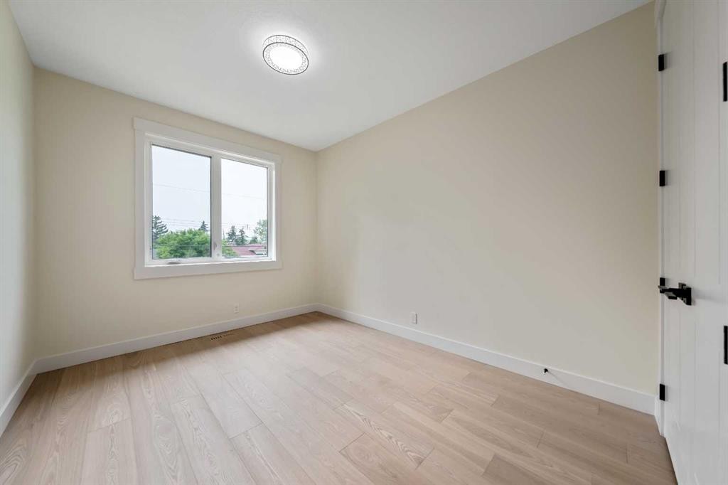 2431 23 Street Nw, Calgary, AB - Indoor Photo Showing Other Room