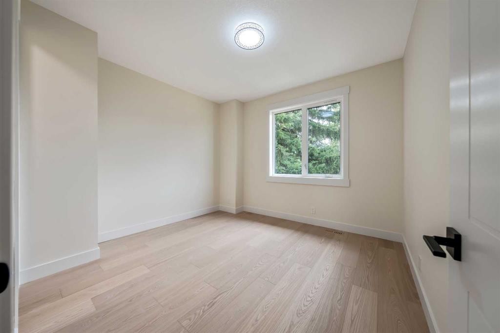 2431 23 Street Nw, Calgary, AB - Indoor Photo Showing Other Room