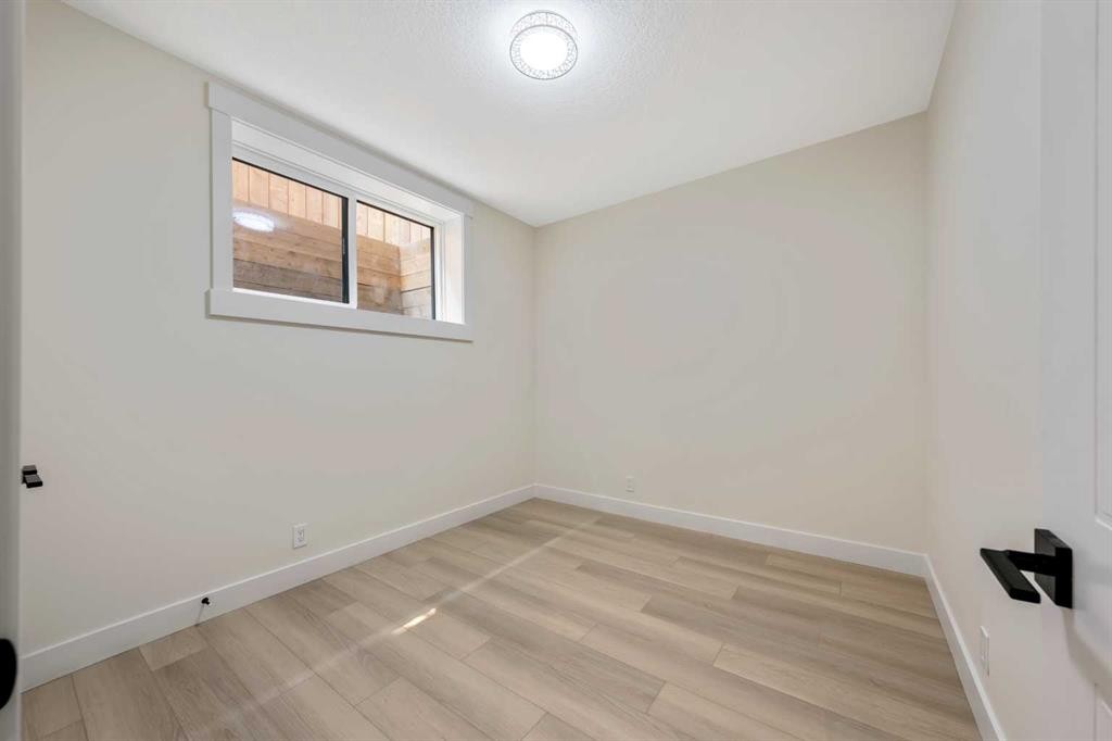 2431 23 Street Nw, Calgary, AB - Indoor Photo Showing Other Room