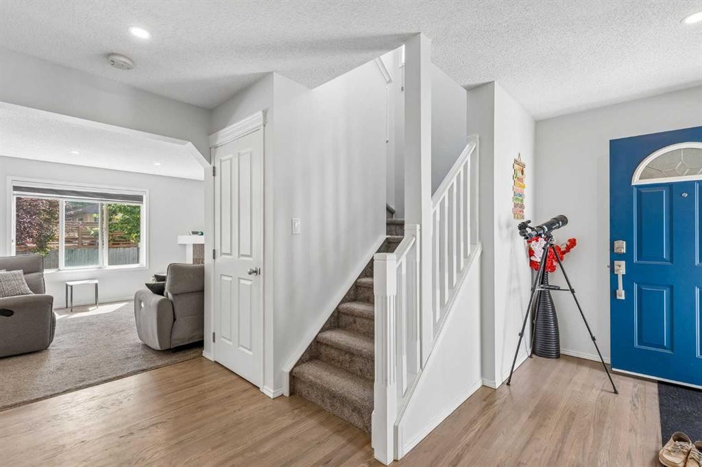 60 Cranfield Park Se, Calgary, AB - Indoor