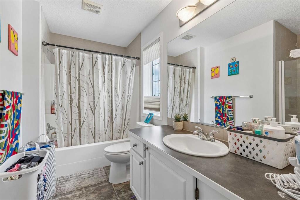 60 Cranfield Park Se, Calgary, AB - Indoor Photo Showing Bathroom