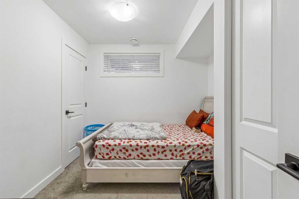 60 Cranfield Park Se, Calgary, AB - Indoor Photo Showing Bedroom