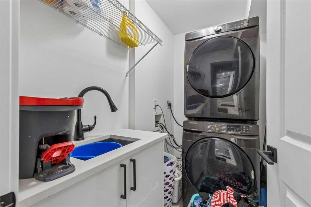 60 Cranfield Park Se, Calgary, AB - Indoor Photo Showing Laundry Room