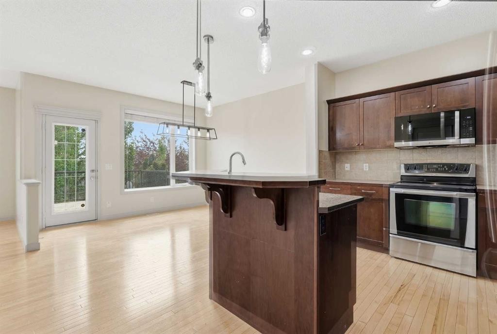 47 Evanspark Circle, Calgary, AB - Indoor Photo Showing Kitchen