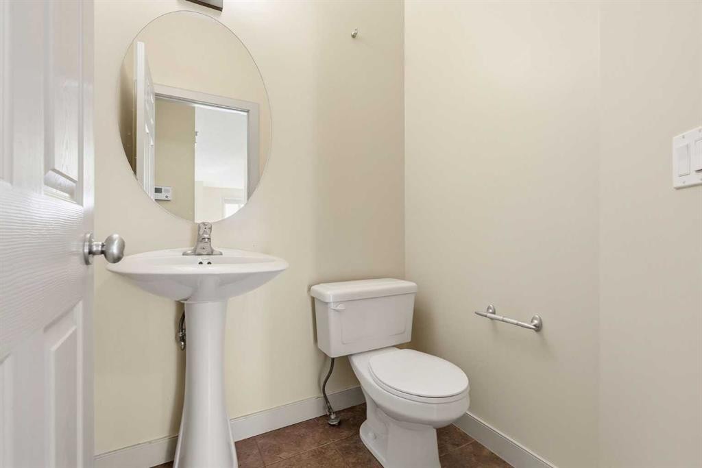 47 Evanspark Circle, Calgary, AB - Indoor Photo Showing Bathroom