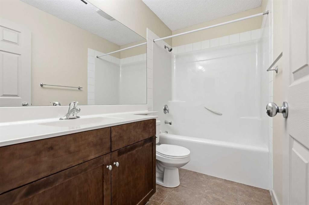 47 Evanspark Circle, Calgary, AB - Indoor Photo Showing Bathroom