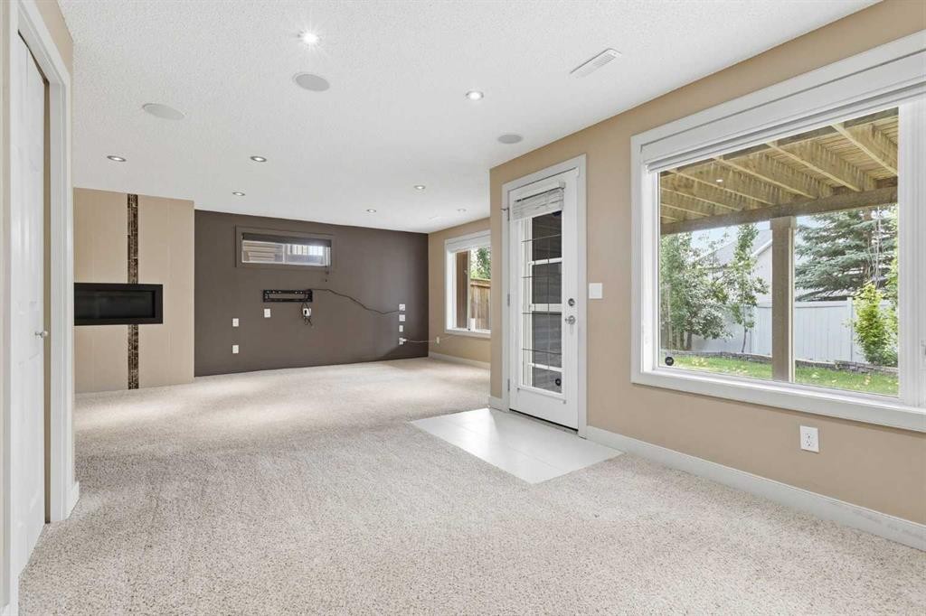 47 Evanspark Circle, Calgary, AB - Indoor Photo Showing Other Room