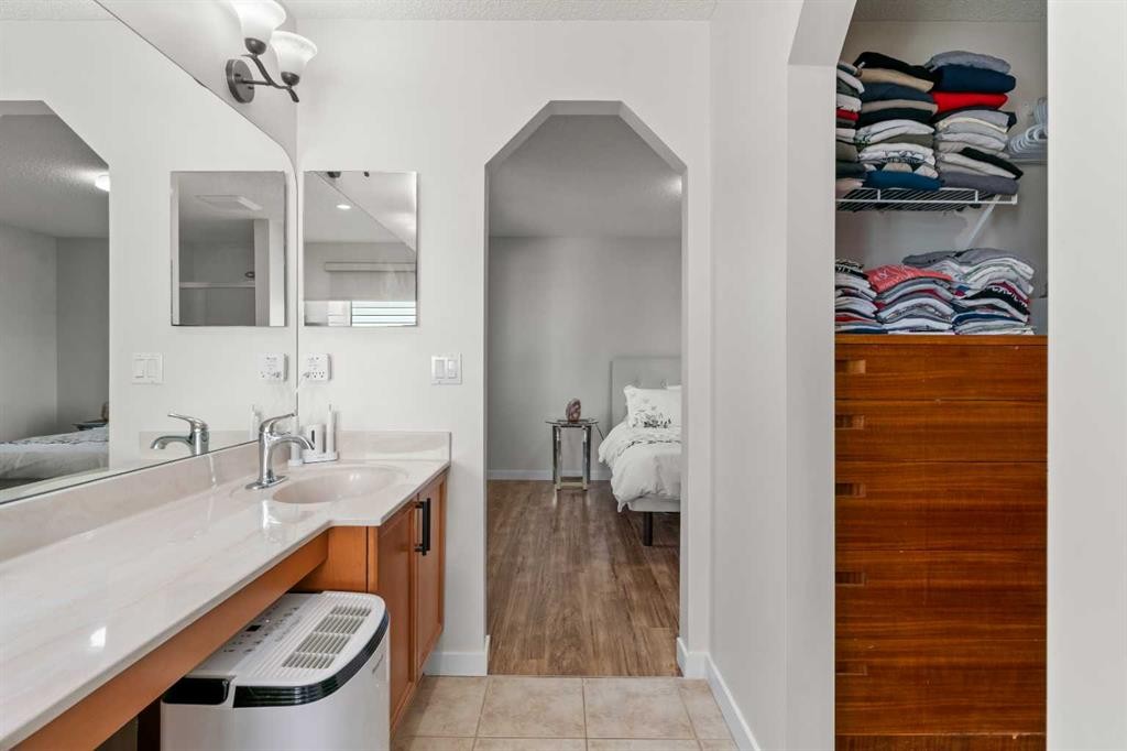 114 Chapalina Terrace Se, Calgary, AB - Indoor Photo Showing Bathroom