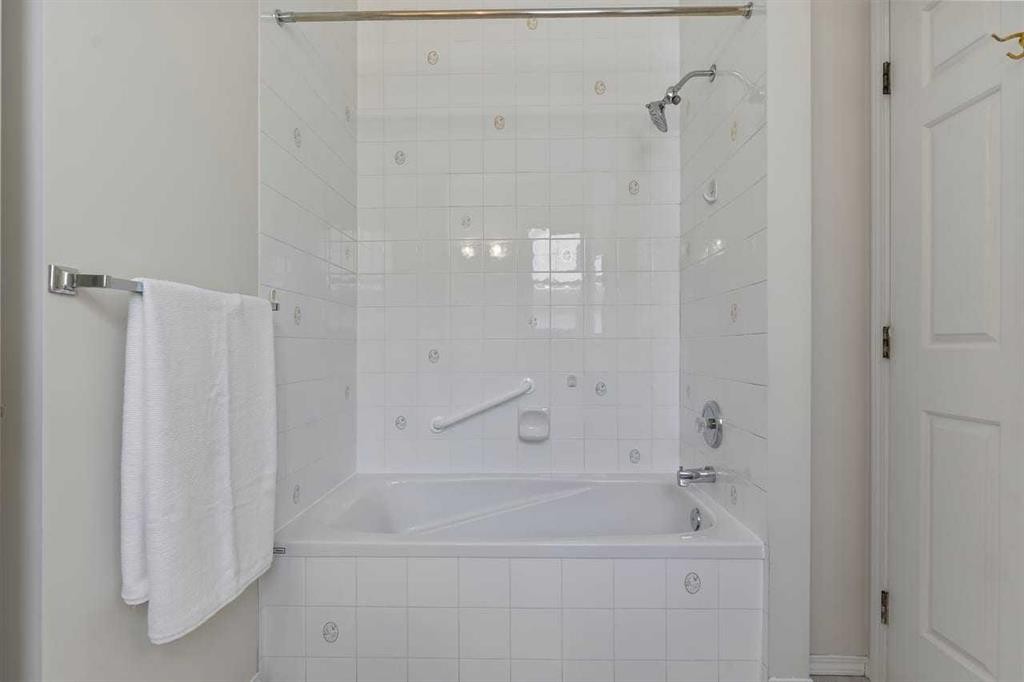139 Hidden Valley Green Nw, Calgary, AB - Indoor