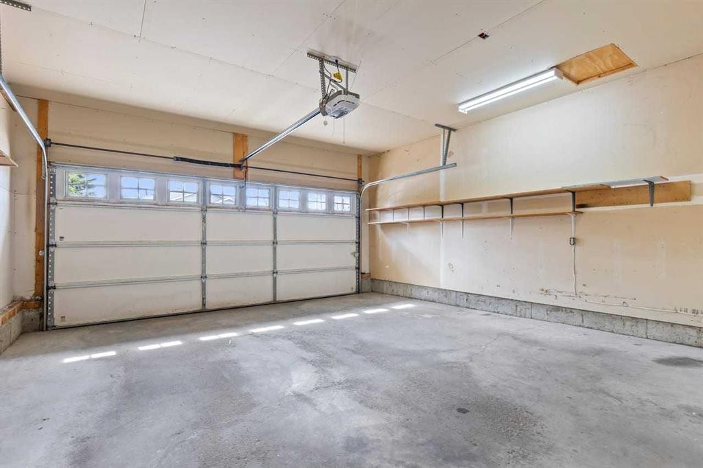 139 Hidden Valley Green Nw, Calgary, AB - Indoor Photo Showing Garage