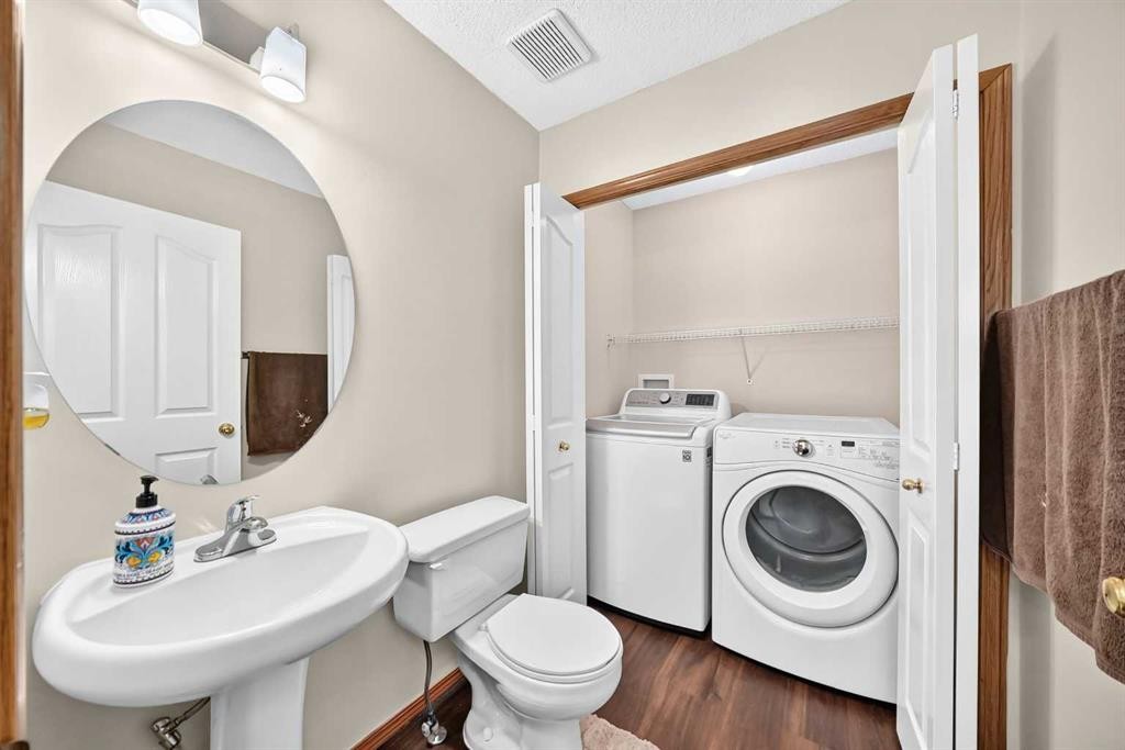 43 Somerside Common Sw, Calgary, AB - Indoor Photo Showing Laundry Room