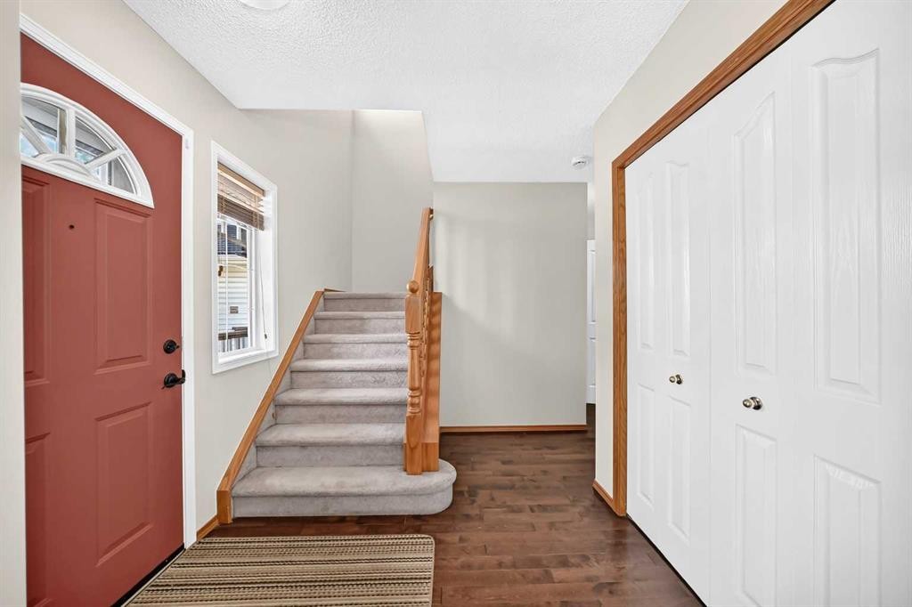 43 Somerside Common Sw, Calgary, AB - Indoor Photo Showing Other Room