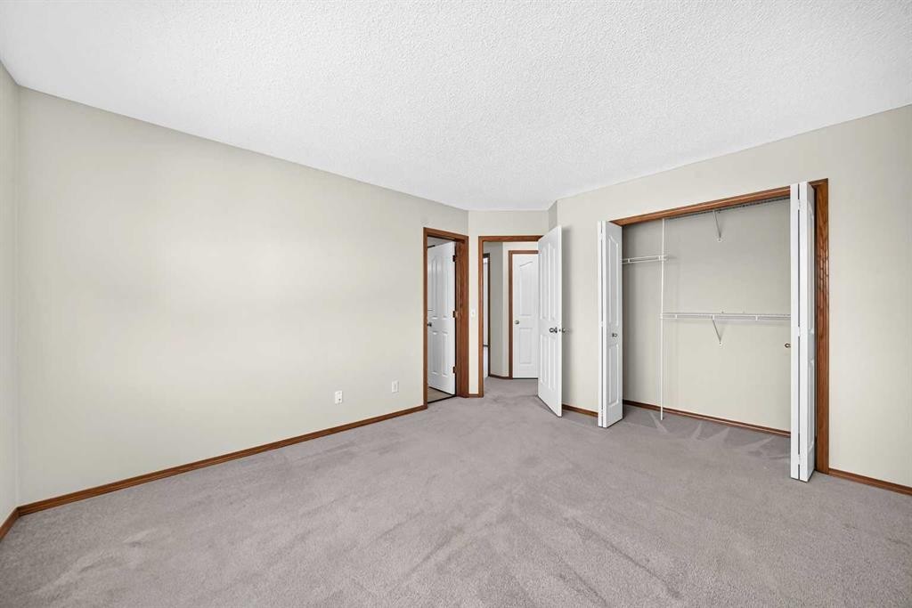43 Somerside Common Sw, Calgary, AB - Indoor Photo Showing Other Room