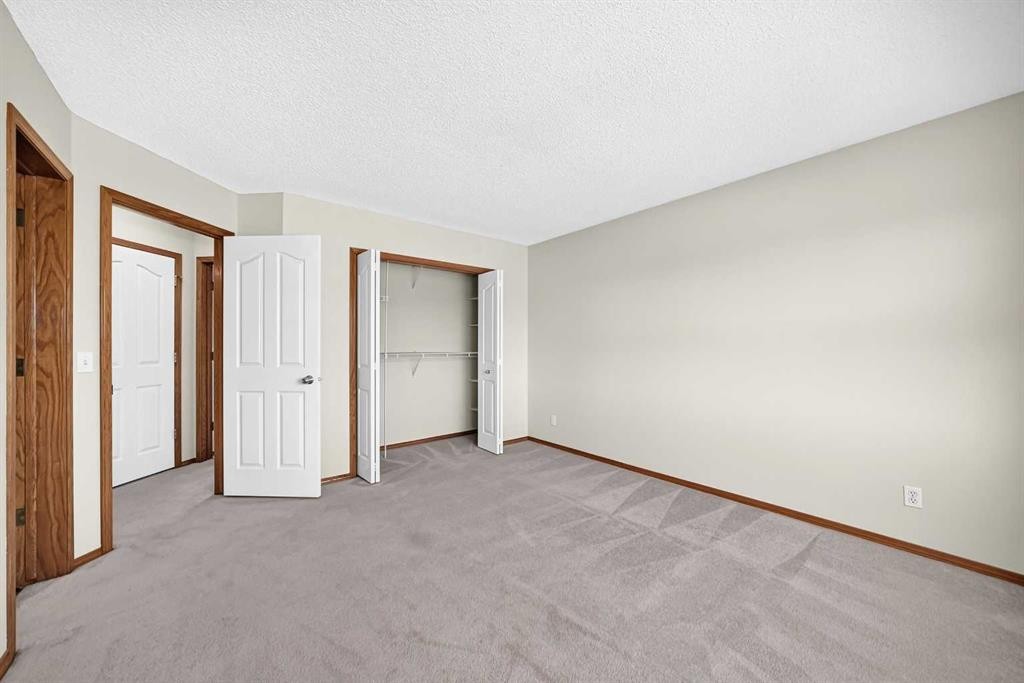 43 Somerside Common Sw, Calgary, AB - Indoor Photo Showing Other Room