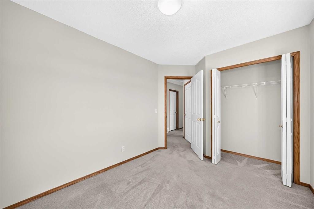 43 Somerside Common Sw, Calgary, AB - Indoor Photo Showing Other Room