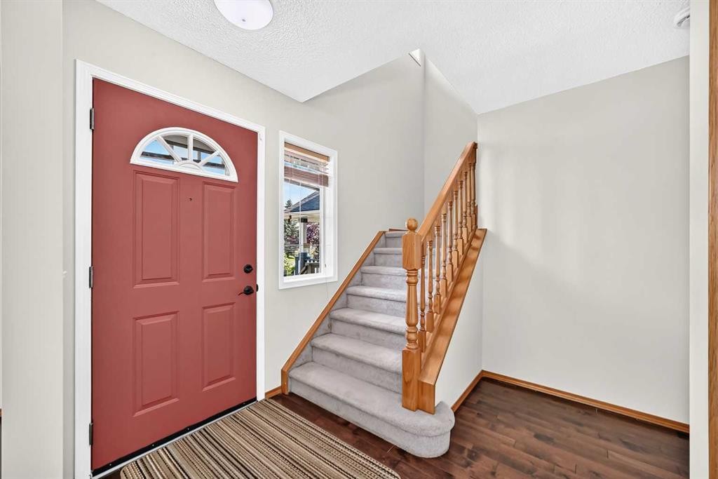 43 Somerside Common Sw, Calgary, AB - Indoor Photo Showing Other Room