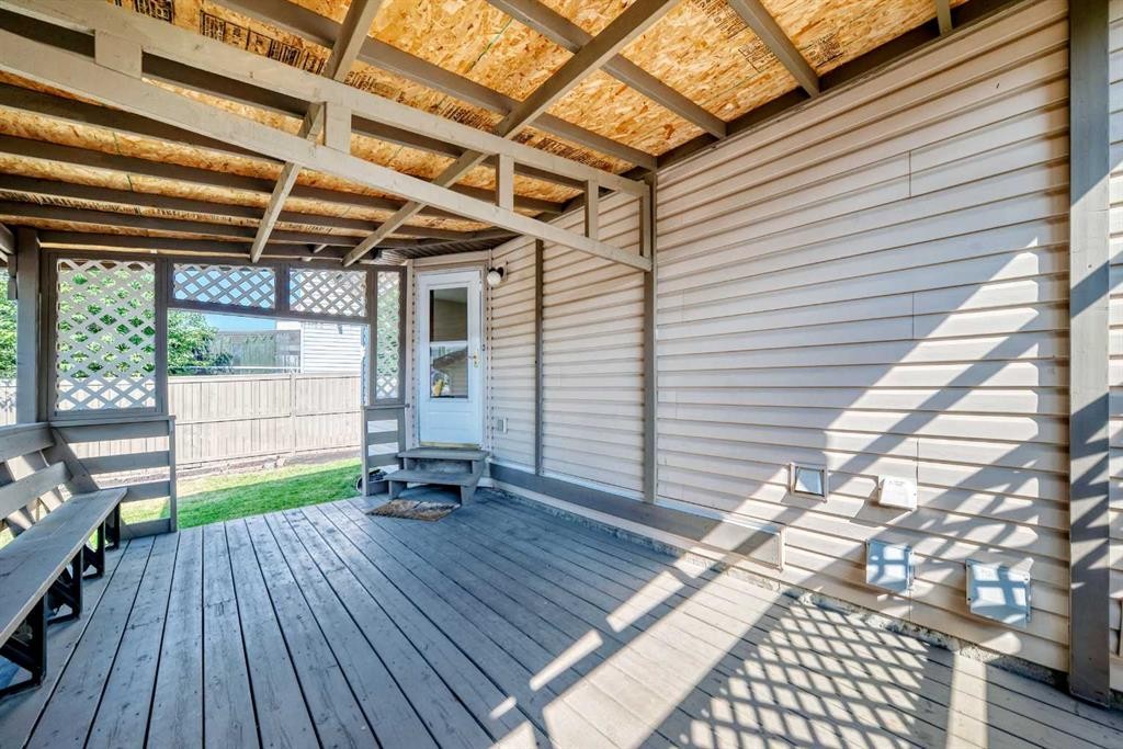 43 Somerside Common Sw, Calgary, AB - Outdoor With Deck Patio Veranda With Exterior