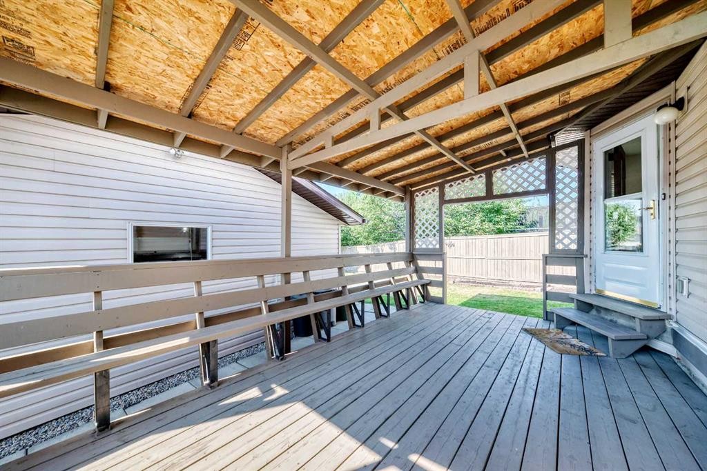 43 Somerside Common Sw, Calgary, AB - Outdoor With Deck Patio Veranda With Exterior