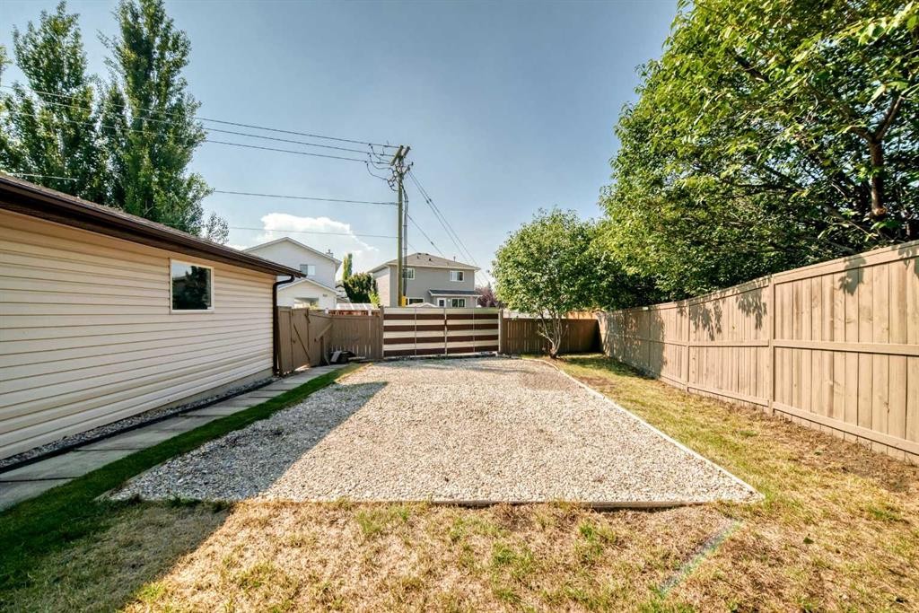 43 Somerside Common Sw, Calgary, AB - Outdoor