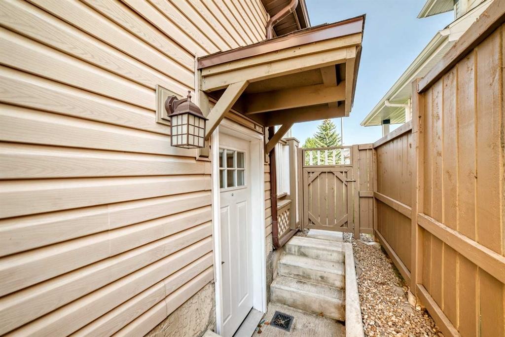 43 Somerside Common Sw, Calgary, AB - Outdoor