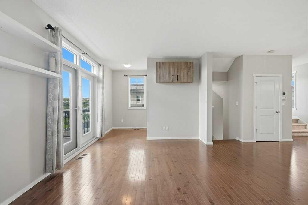 3 Evansview Gardens Nw, Calgary, AB - Indoor Photo Showing Other Room