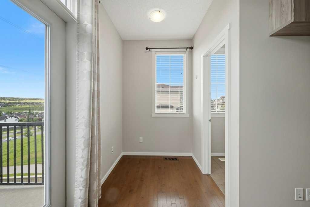 3 Evansview Gardens Nw, Calgary, AB - Indoor Photo Showing Other Room