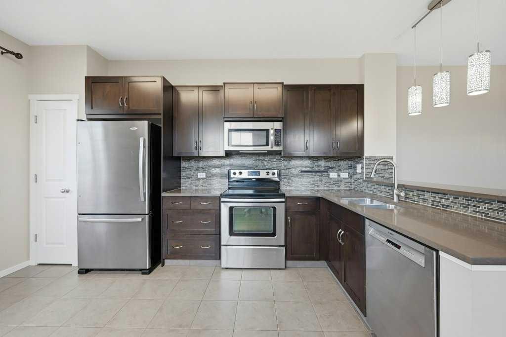 3 Evansview Gardens Nw, Calgary, AB - Indoor Photo Showing Kitchen With Stainless Steel Kitchen