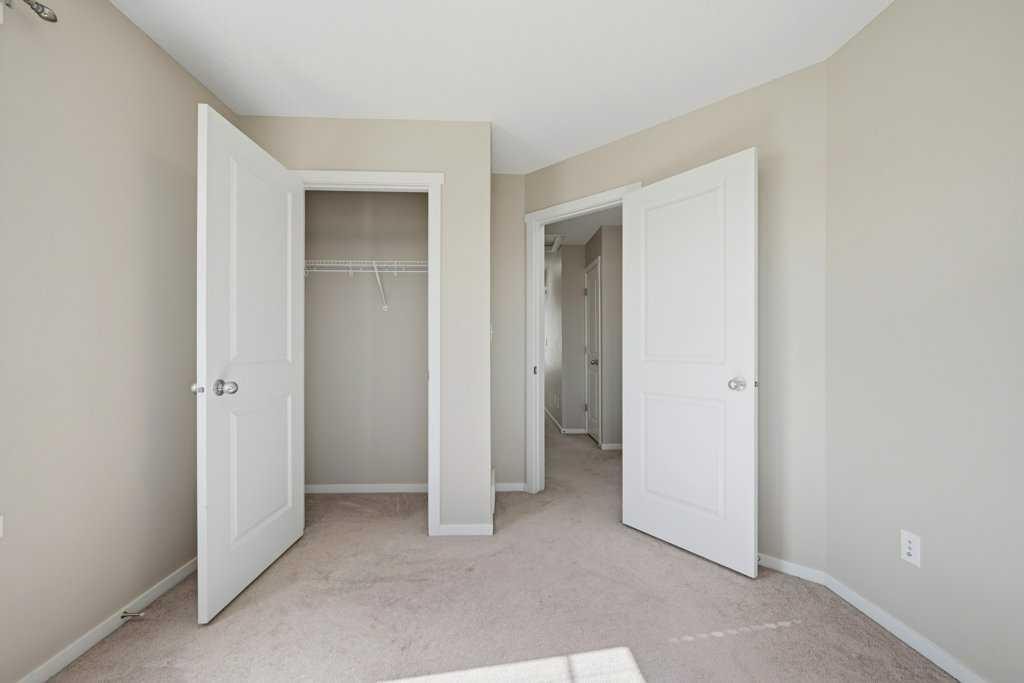 3 Evansview Gardens Nw, Calgary, AB - Indoor