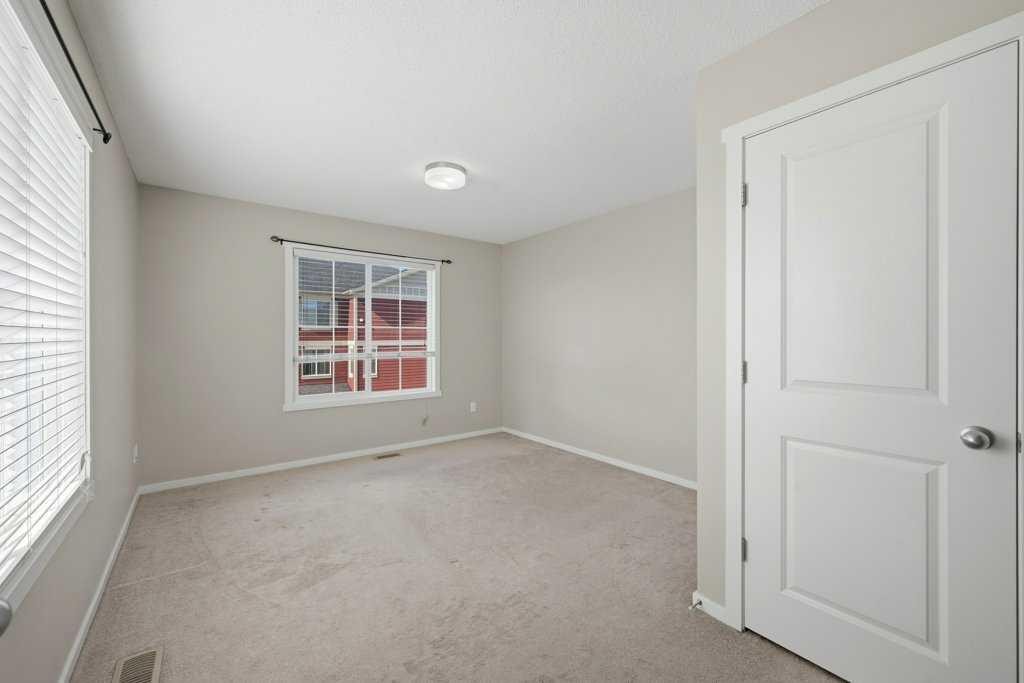 3 Evansview Gardens Nw, Calgary, AB - Indoor Photo Showing Other Room