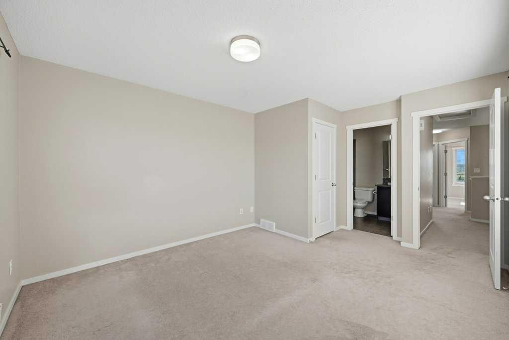 3 Evansview Gardens Nw, Calgary, AB - Indoor Photo Showing Other Room