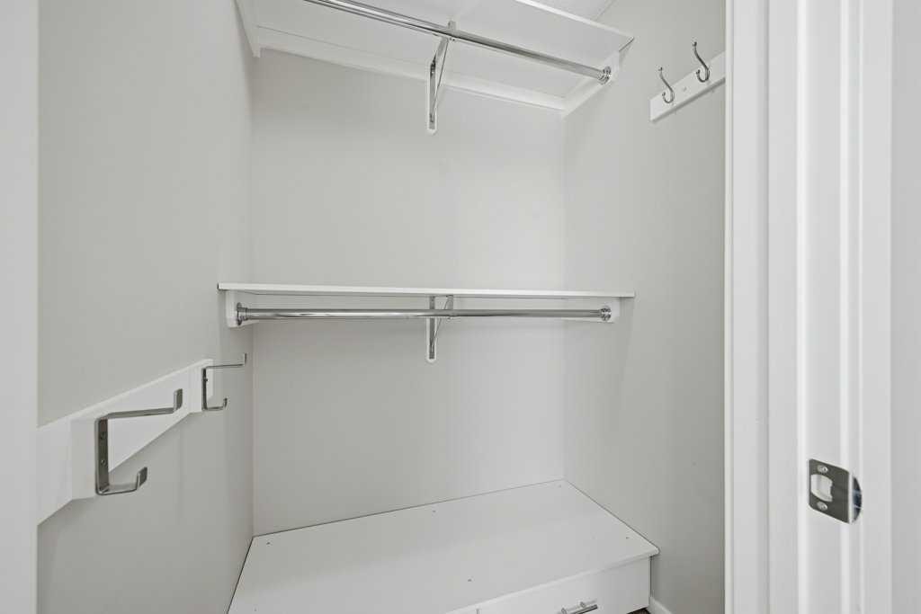 3 Evansview Gardens Nw, Calgary, AB - Indoor With Storage