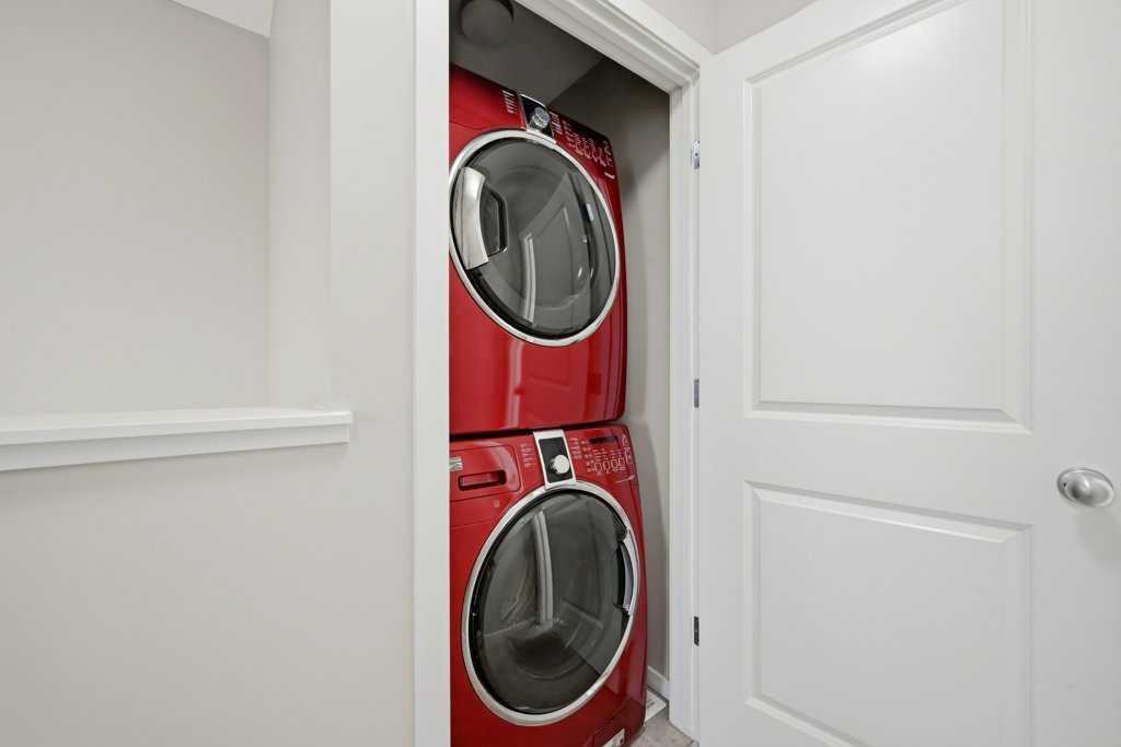 3 Evansview Gardens Nw, Calgary, AB - Indoor Photo Showing Laundry Room