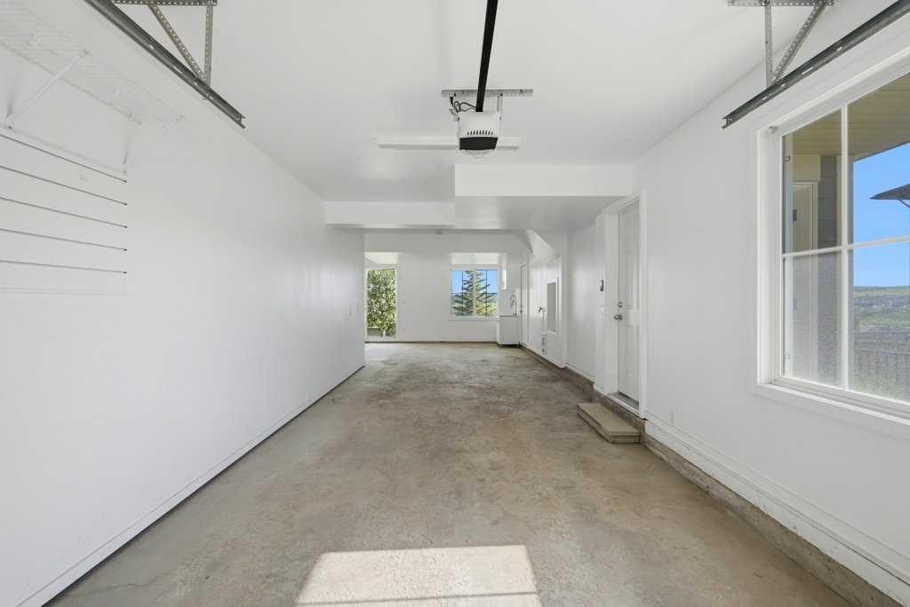3 Evansview Gardens Nw, Calgary, AB - Indoor Photo Showing Other Room