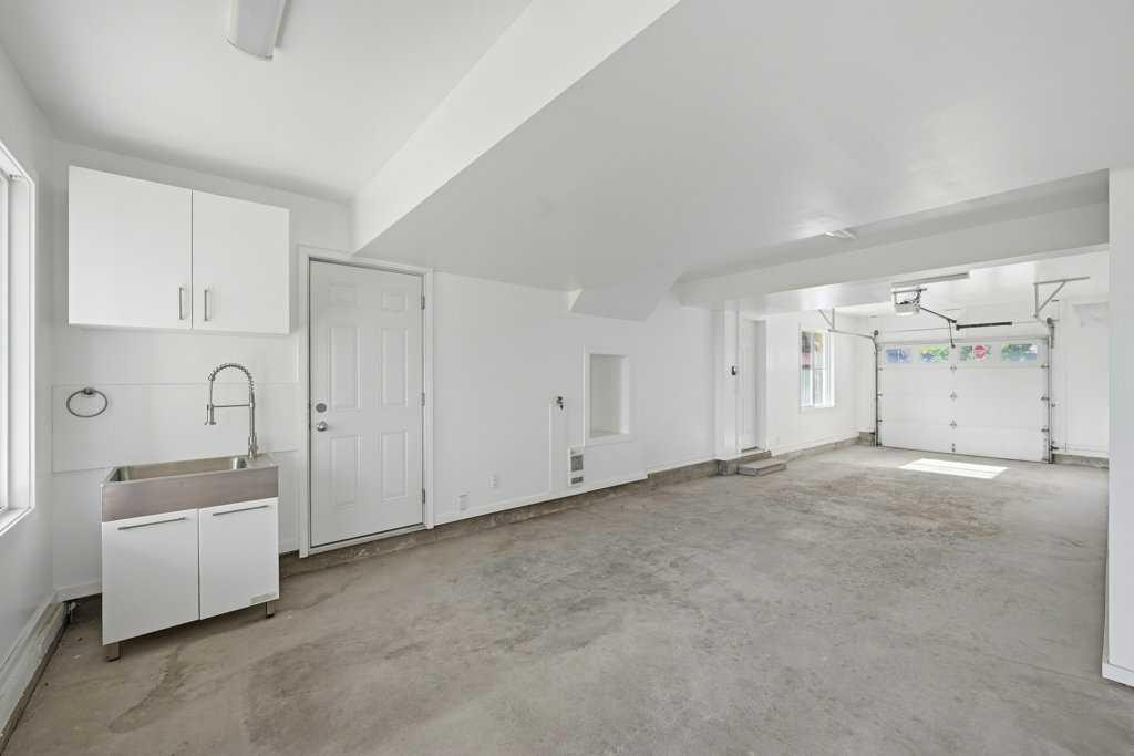 3 Evansview Gardens Nw, Calgary, AB - Indoor