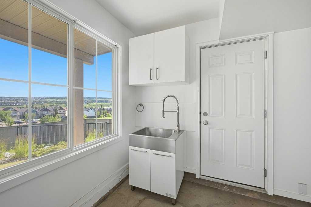 3 Evansview Gardens Nw, Calgary, AB - Indoor