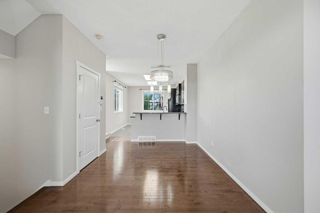 3 Evansview Gardens Nw, Calgary, AB - Indoor Photo Showing Other Room