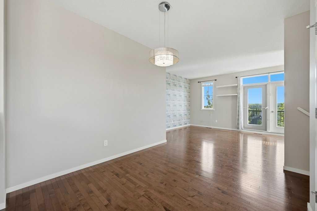 3 Evansview Gardens Nw, Calgary, AB - Indoor Photo Showing Other Room