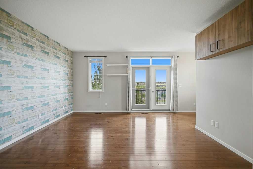 3 Evansview Gardens Nw, Calgary, AB - Indoor Photo Showing Other Room
