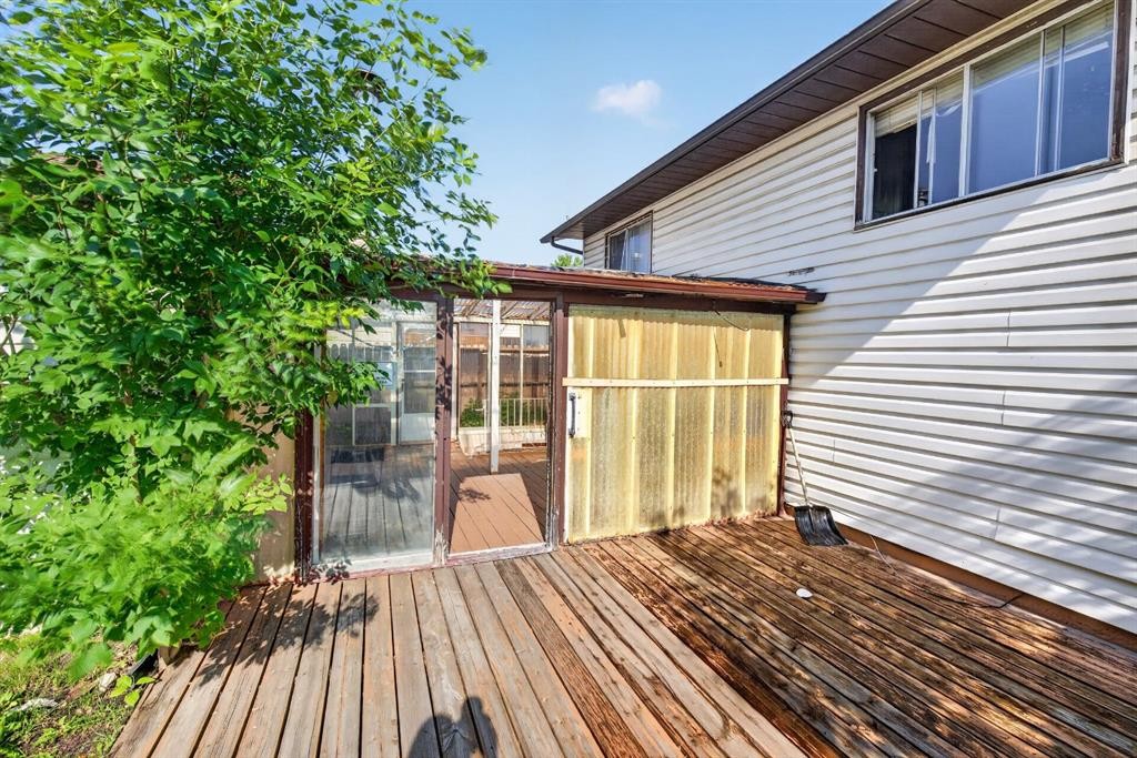 319 Rundlelawn Road Ne, Calgary, AB - Outdoor With Exterior