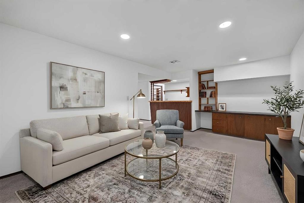 4639 Marbank Drive, Calgary, AB - Indoor Photo Showing Living Room