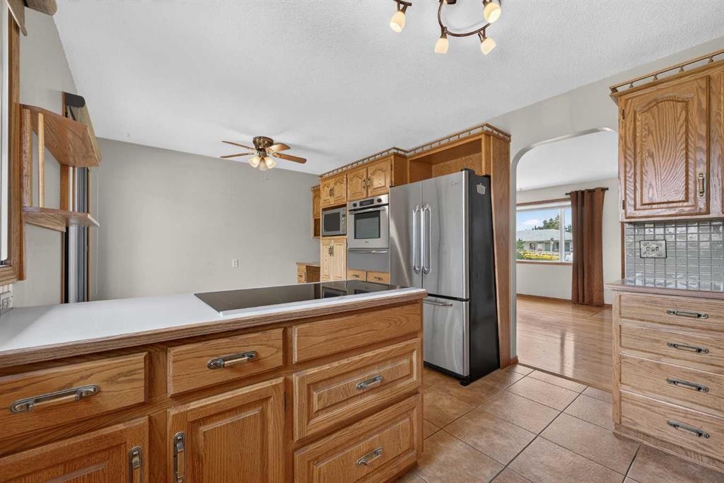 4639 Marbank Drive, Calgary, AB - Indoor Photo Showing Kitchen